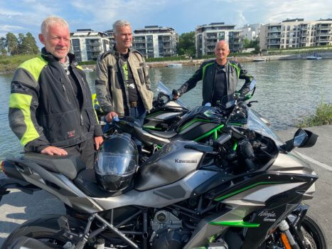 Tore Johnsen, Jan Kristiansen og Knut Andreassen med hver sin Kawasaki H2.