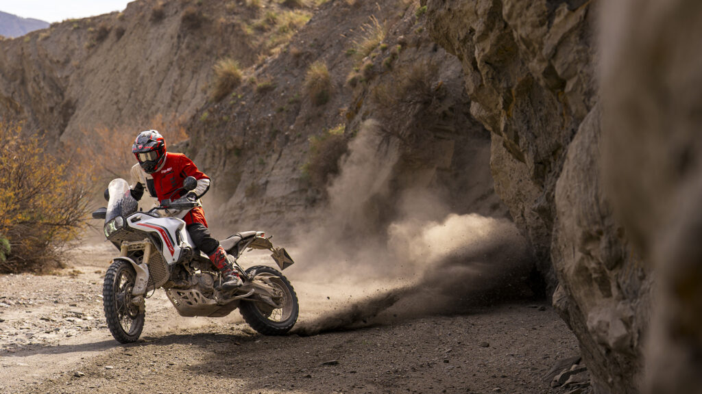 Ducati DesertX 2026: profesjonell ytelse, eventyr for alle