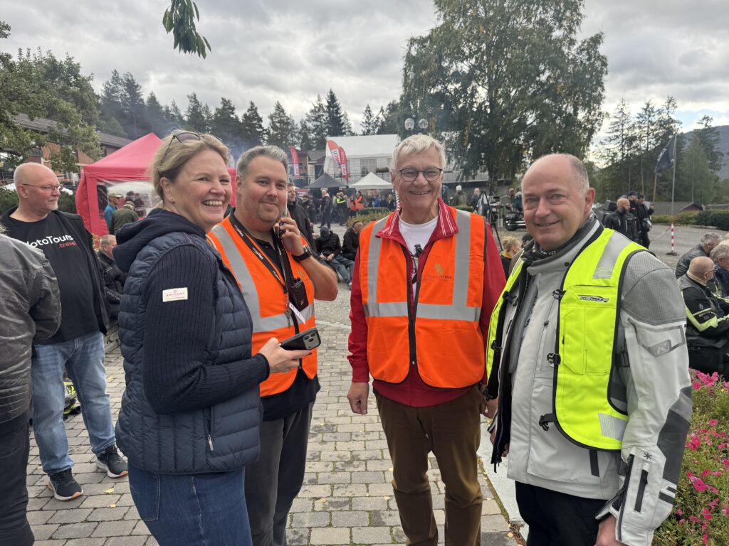 Kanonsuksess for Straand Treffet 2026 – for niende gang med fokus på nye MC-er, nullvisjon og gode kjøreteknikker.